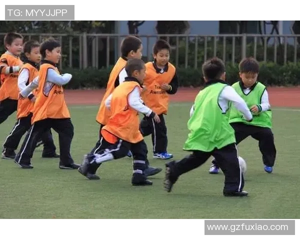 模仿足球球星跑步技巧训练提升运动表现与速度的科学方法 模仿足球球星跑步技巧训练提升运动表现与速度的科学方法